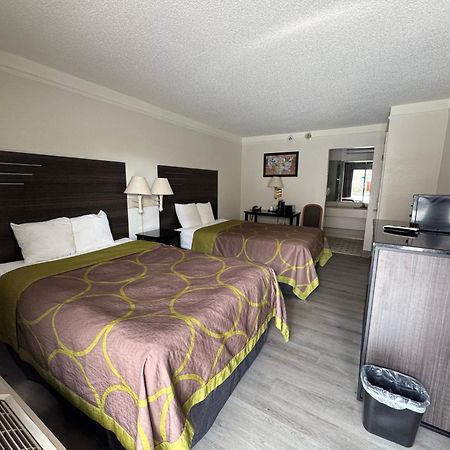 Super 8 By Wyndham Savannah Exterior foto