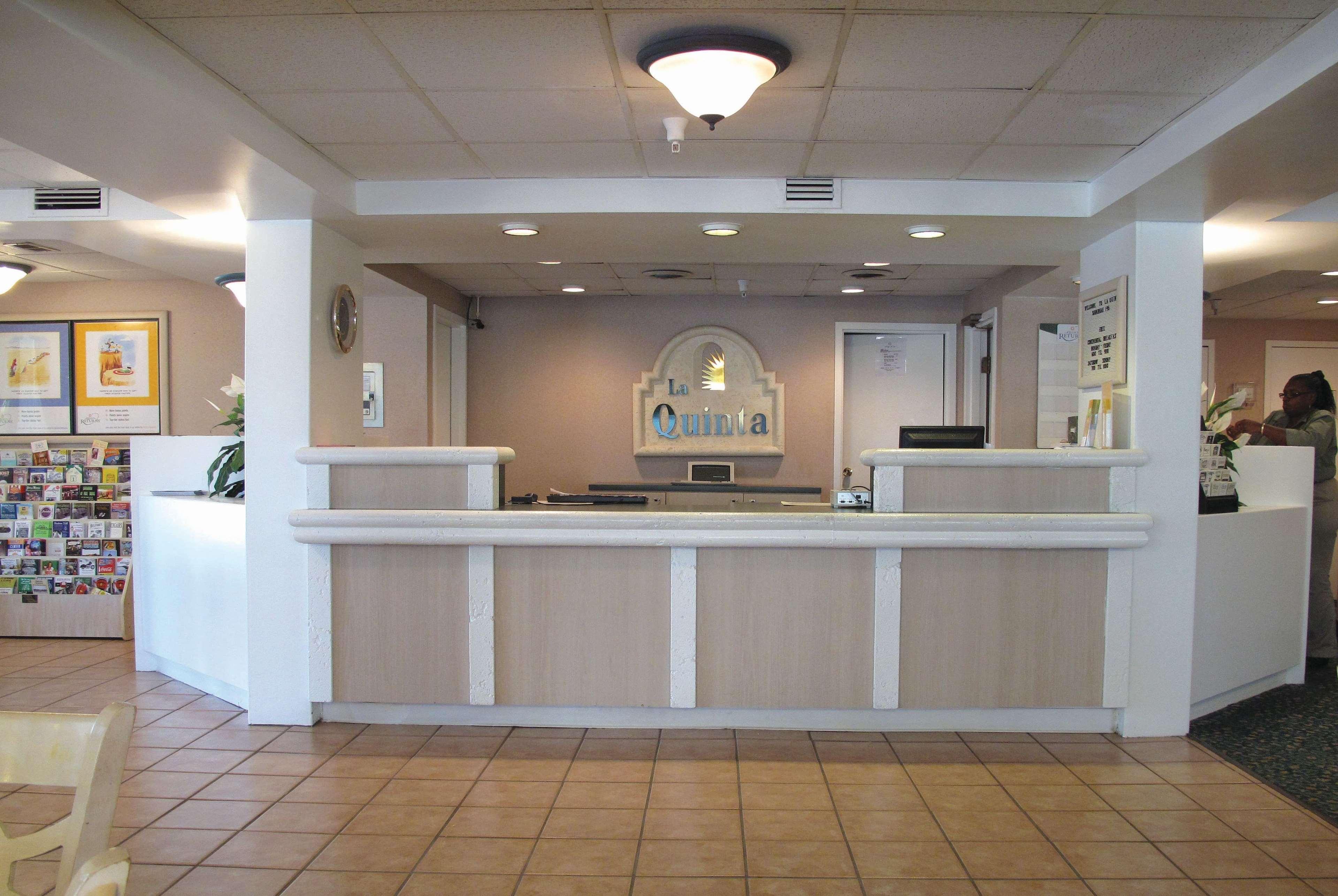 Super 8 By Wyndham Savannah Exterior foto