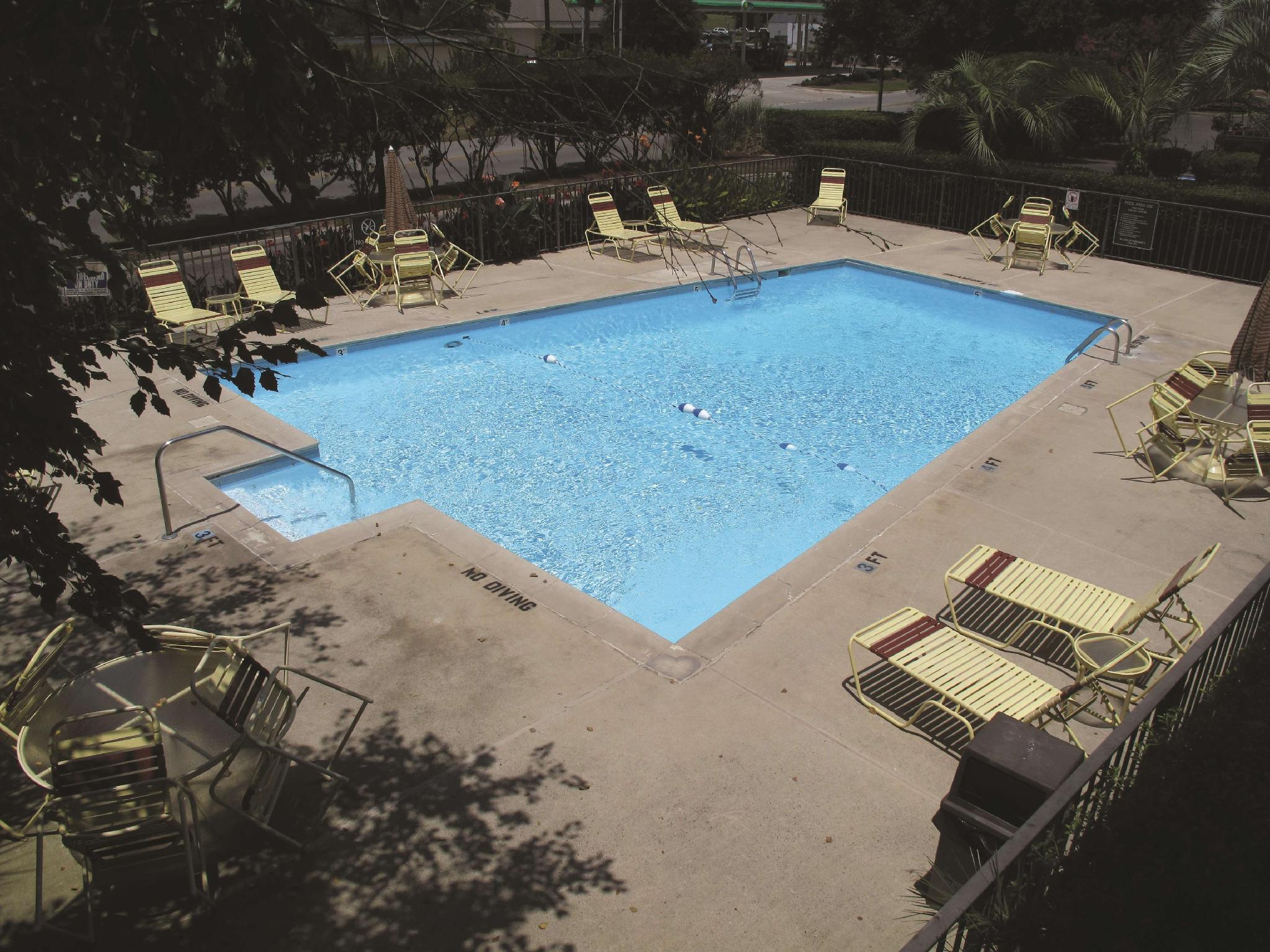 Super 8 By Wyndham Savannah Exterior foto