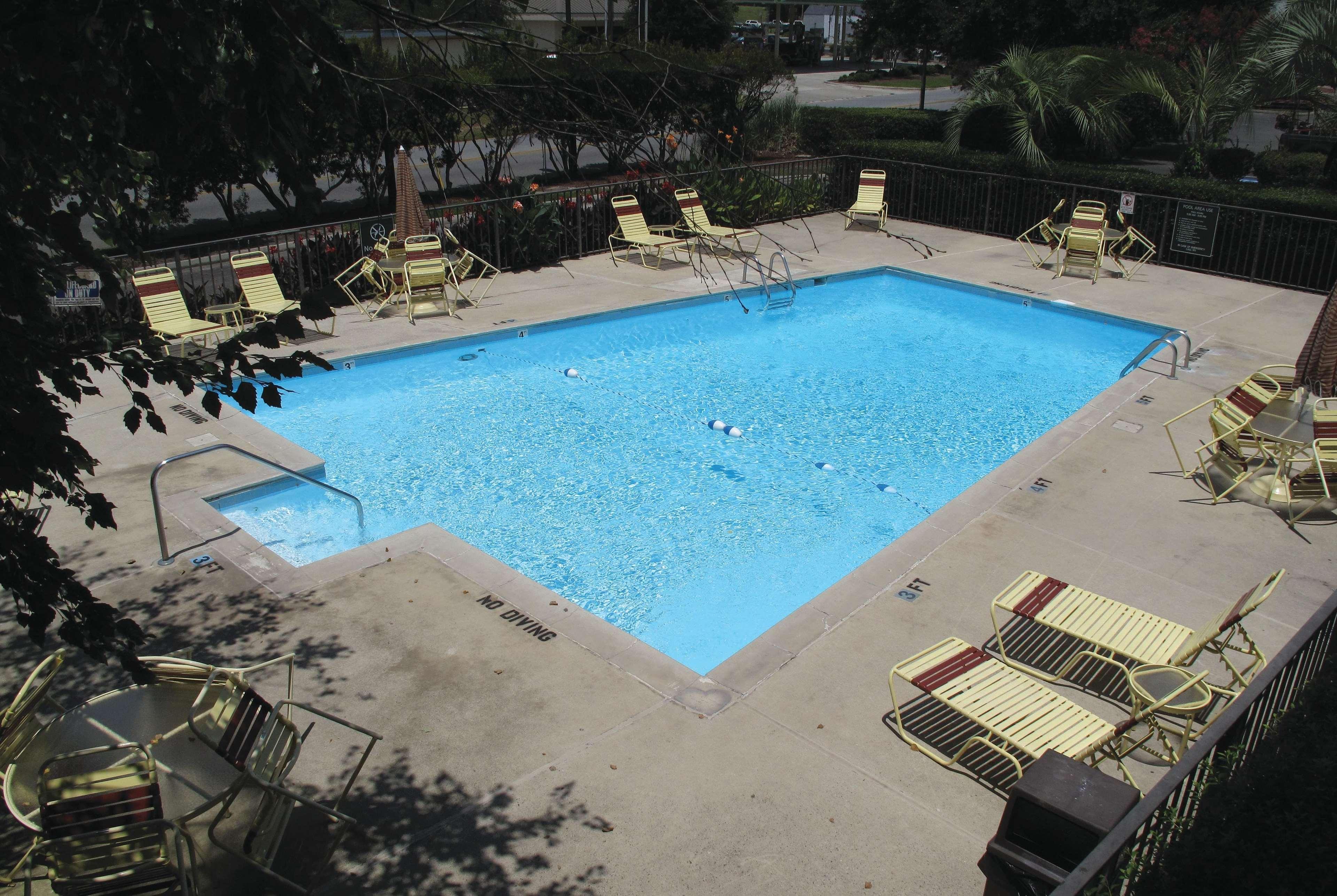 Super 8 By Wyndham Savannah Exterior foto
