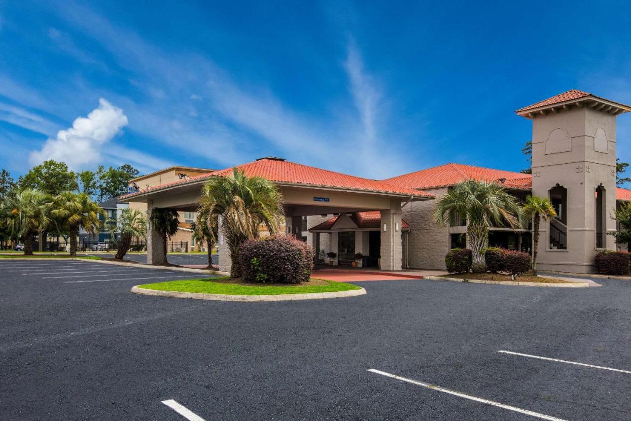 Super 8 By Wyndham Savannah Exterior foto