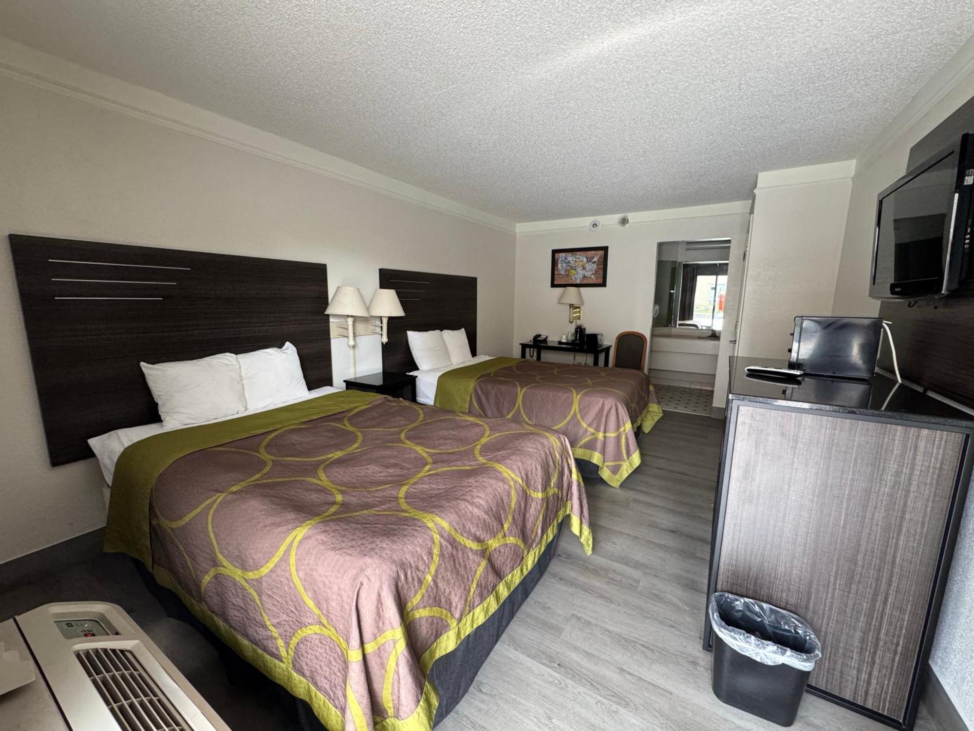 Super 8 By Wyndham Savannah Exterior foto